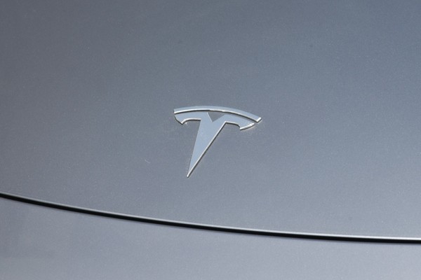 Tesla Model Y ภายนอก