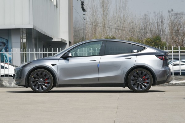 Tesla Model Y ภายนอก