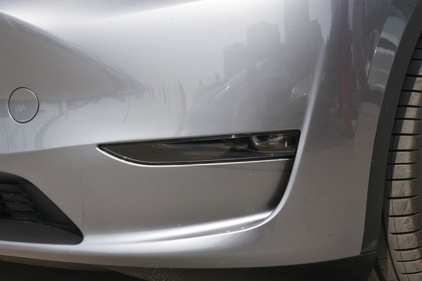 Tesla Model Y ภายนอก