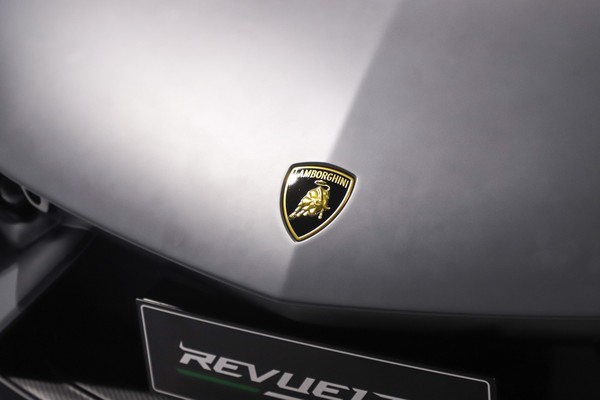 Lamborghini Revuelto ภายนอก