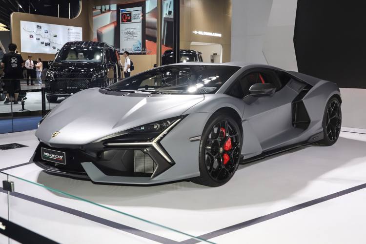รีวิว Lamborghini Revuelto