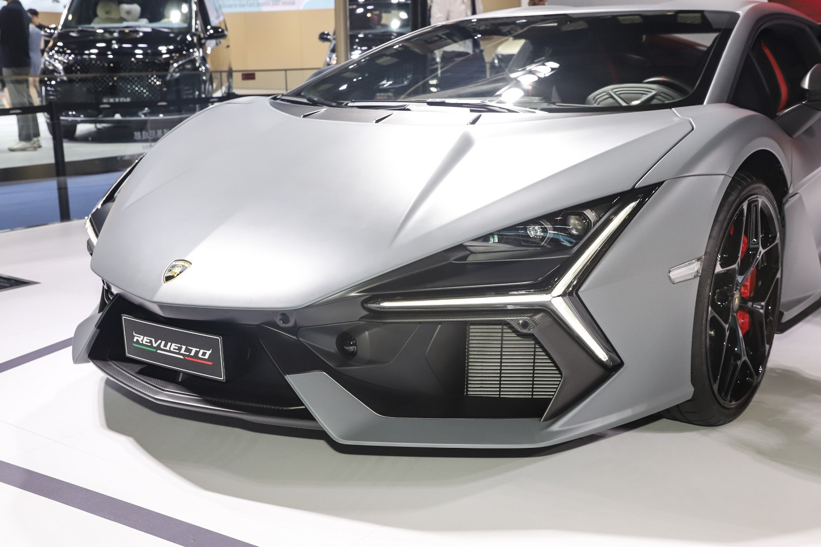 หน้ารถ Lamborghini Revuelto