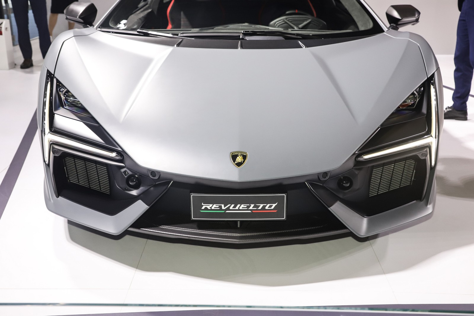 หน้ารถ Lamborghini Revuelto