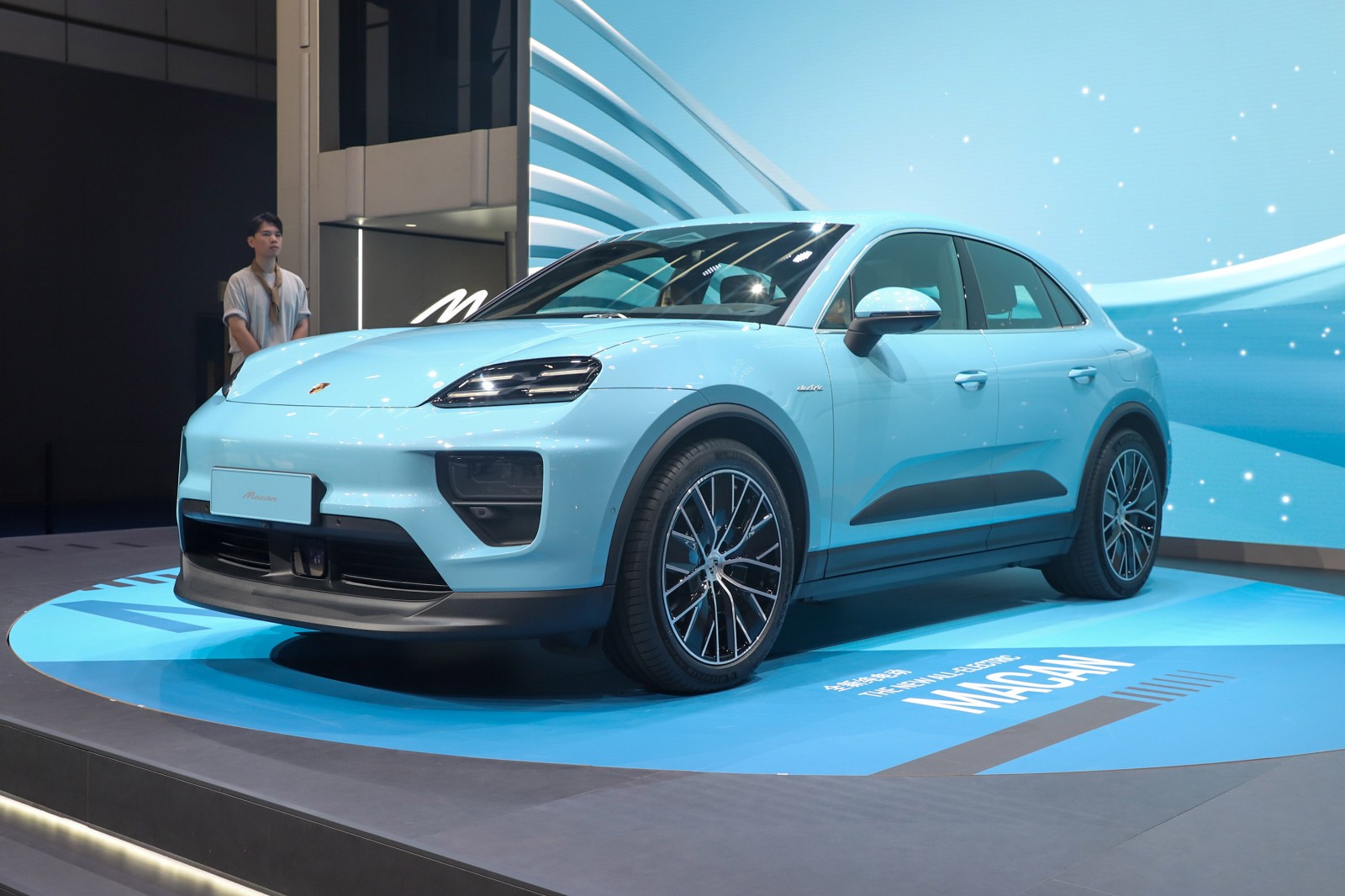 ลักษณะภายนอกของรถ Porsche Macan EV