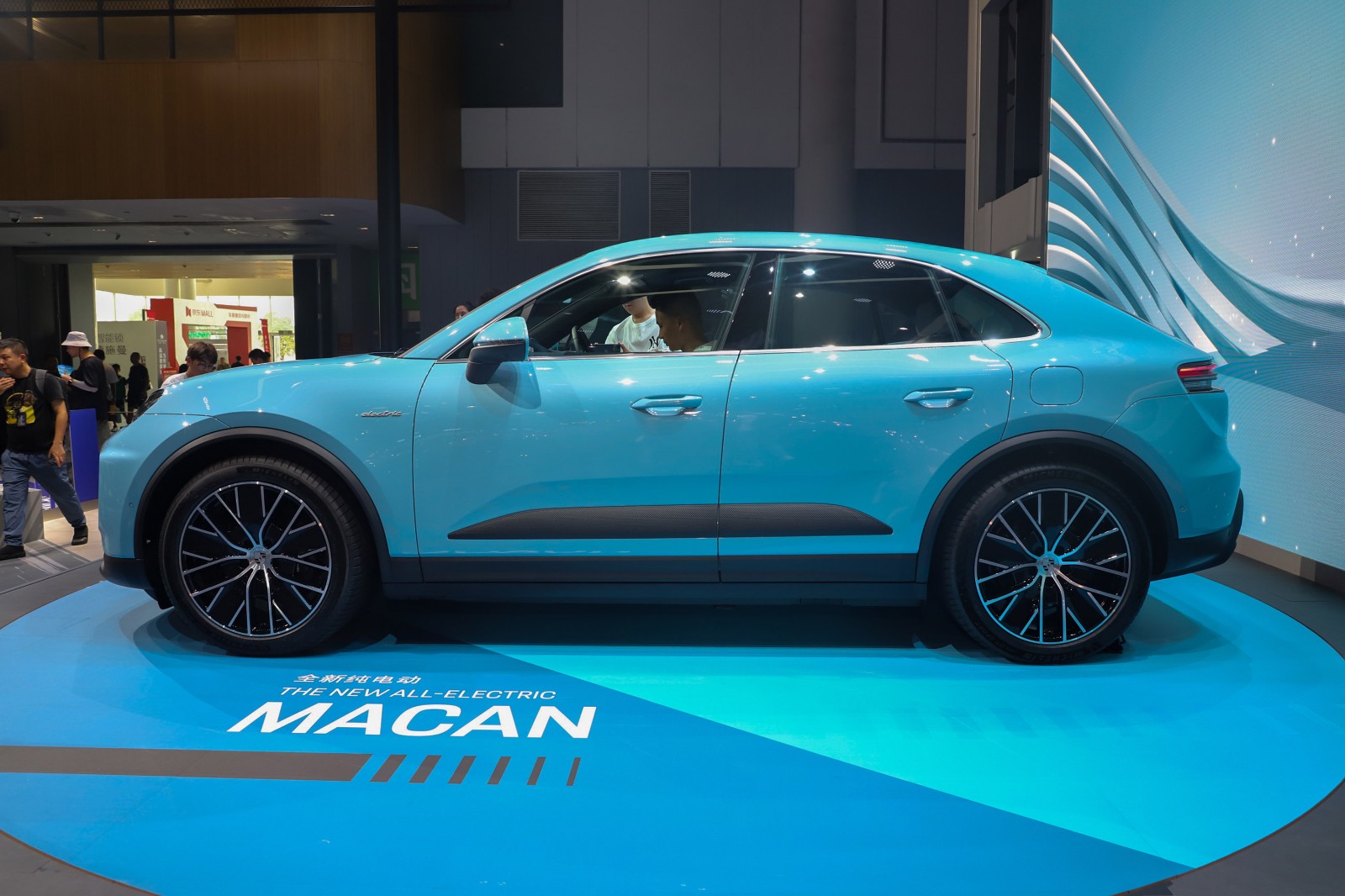 ลักษณะภายนอกของรถ Porsche Macan EV