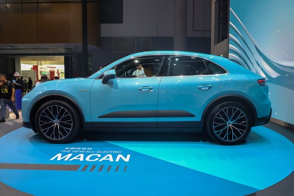 Porsche Macan EV ภายนอก