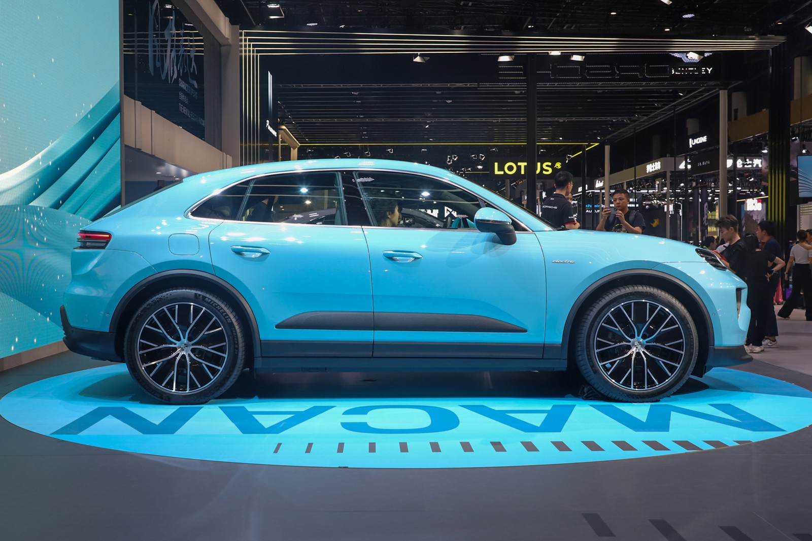 ลักษณะภายนอกของรถ Porsche Macan EV