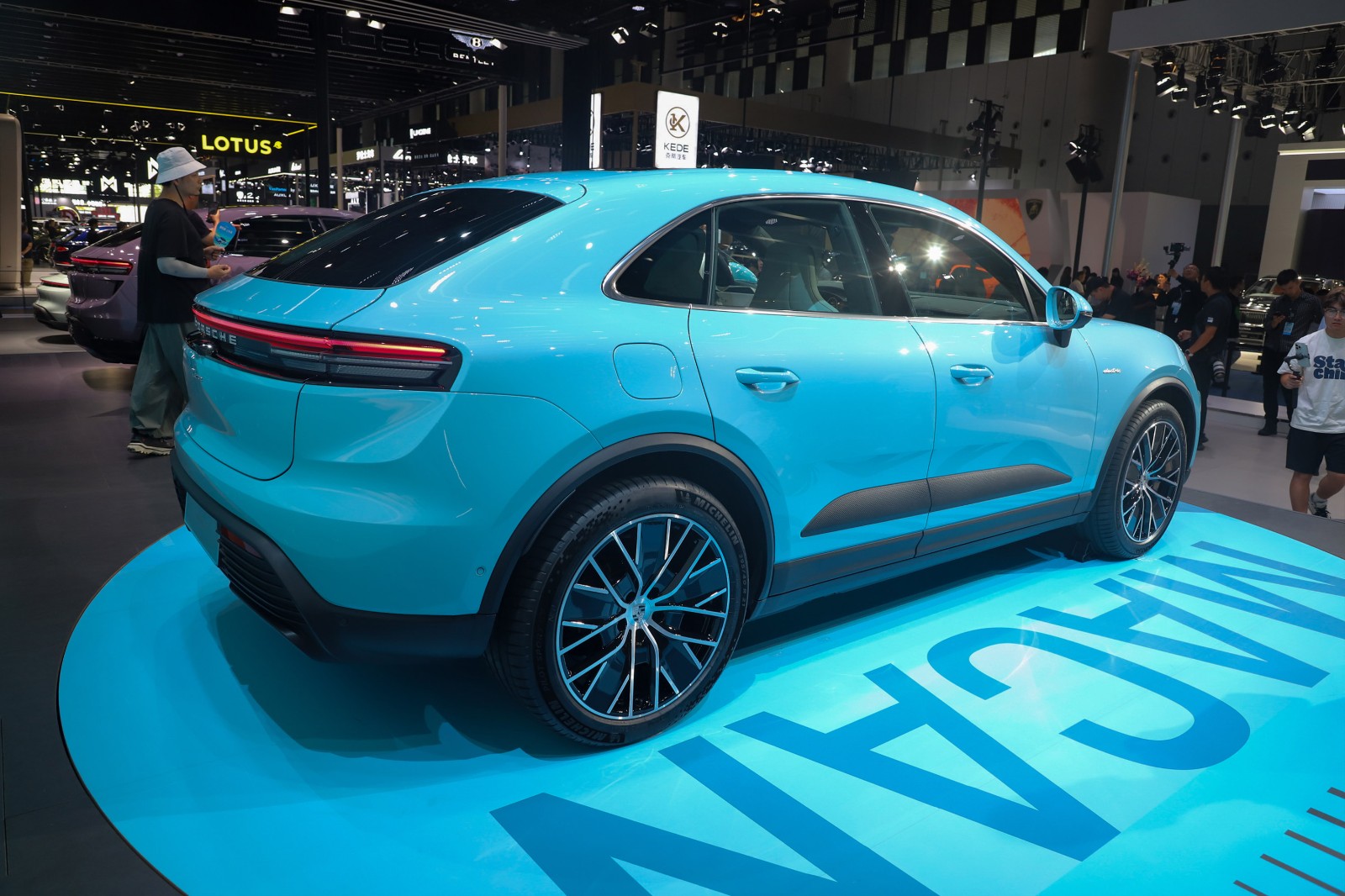 ลักษณะภายนอกของรถ Porsche Macan EV