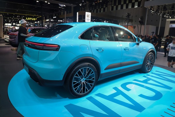 Porsche Macan EV ภายนอก