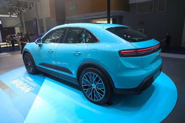 Porsche Macan EV ภายนอก