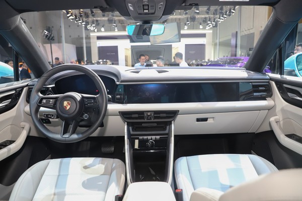 Porsche Macan EV ภายใน