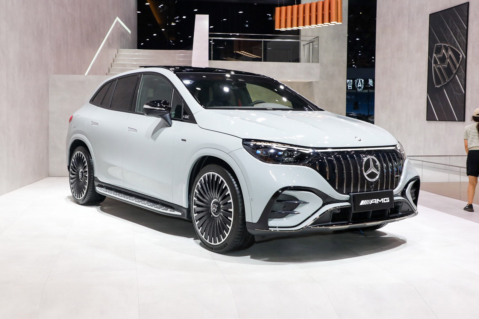 ลักษณะภายนอกของรถ Mercedes-Benz AMG EQE SUV