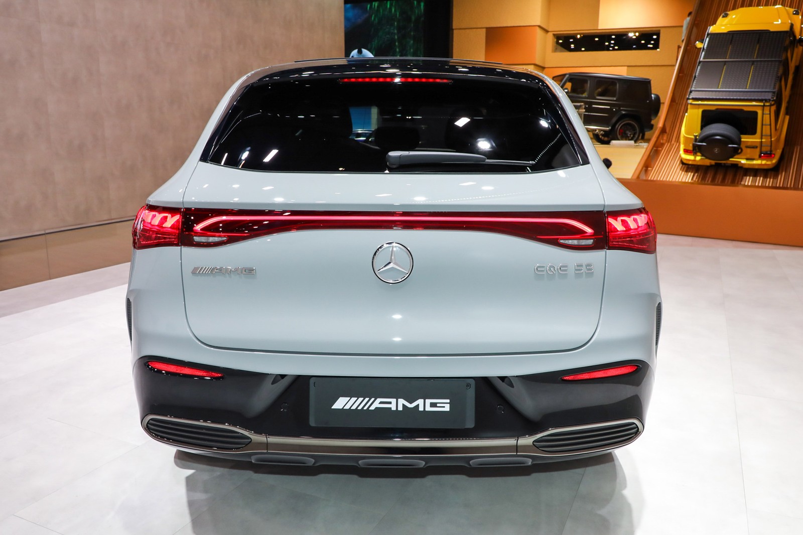 ลักษณะภายนอกของรถ Mercedes-Benz AMG EQE SUV