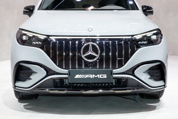 Mercedes-Benz AMG EQE SUV ภายนอก