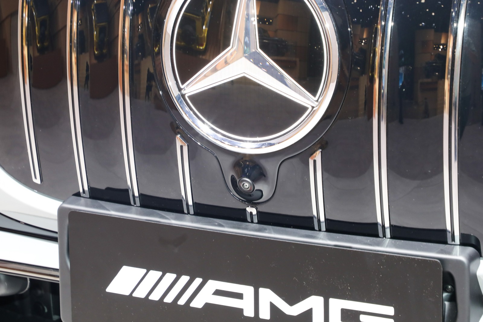 หน้ารถ Mercedes-Benz AMG EQE SUV