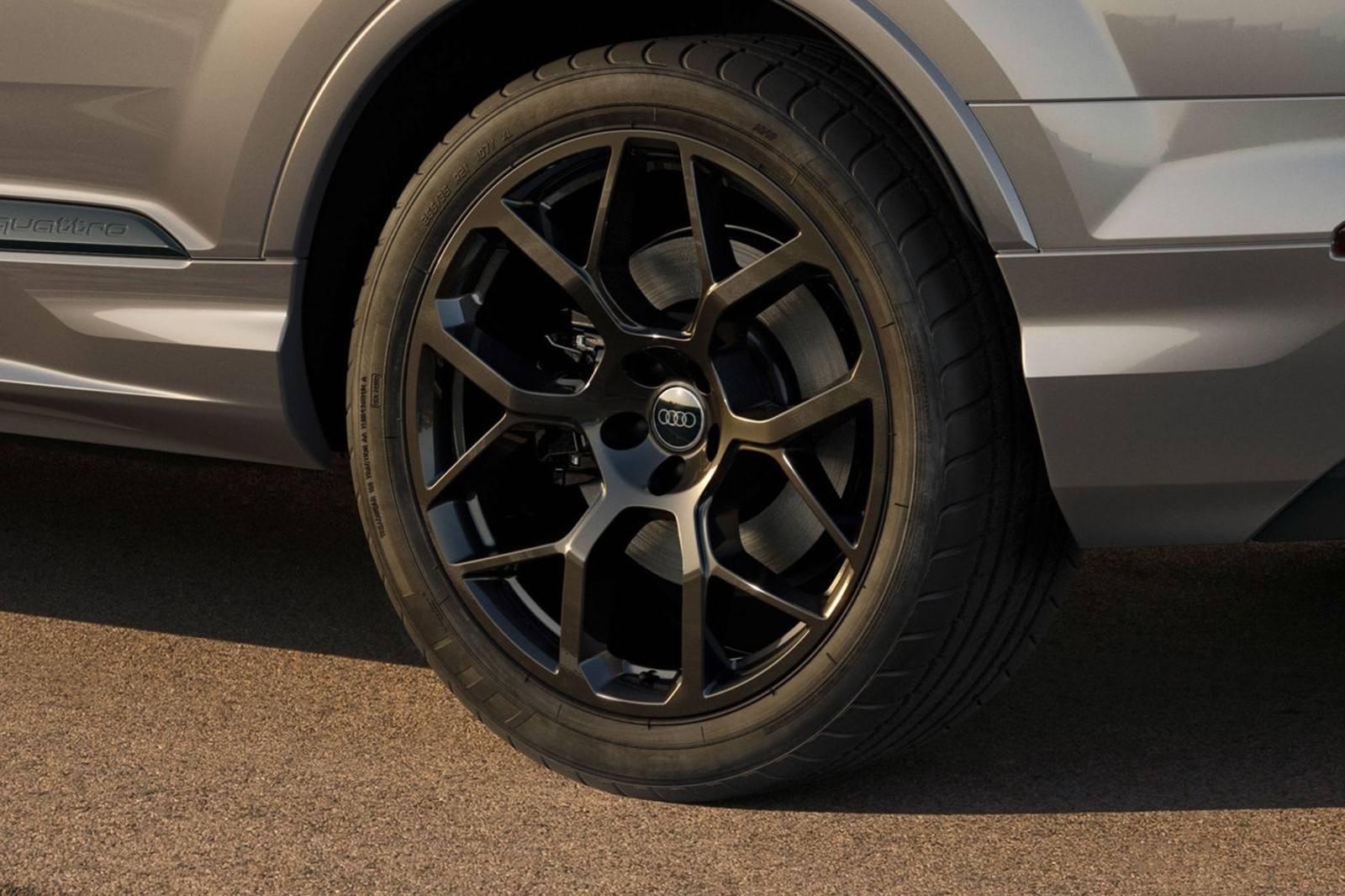 รูป Audi Q7 TFSI e quattro S line Edition One 2024