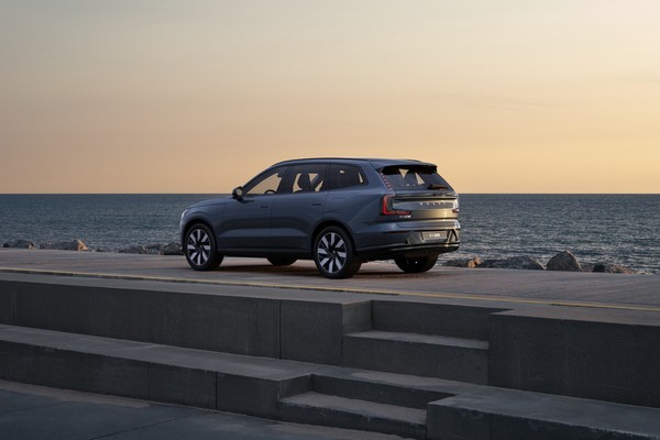 Volvo EX90 อย่างเป็นทางการ