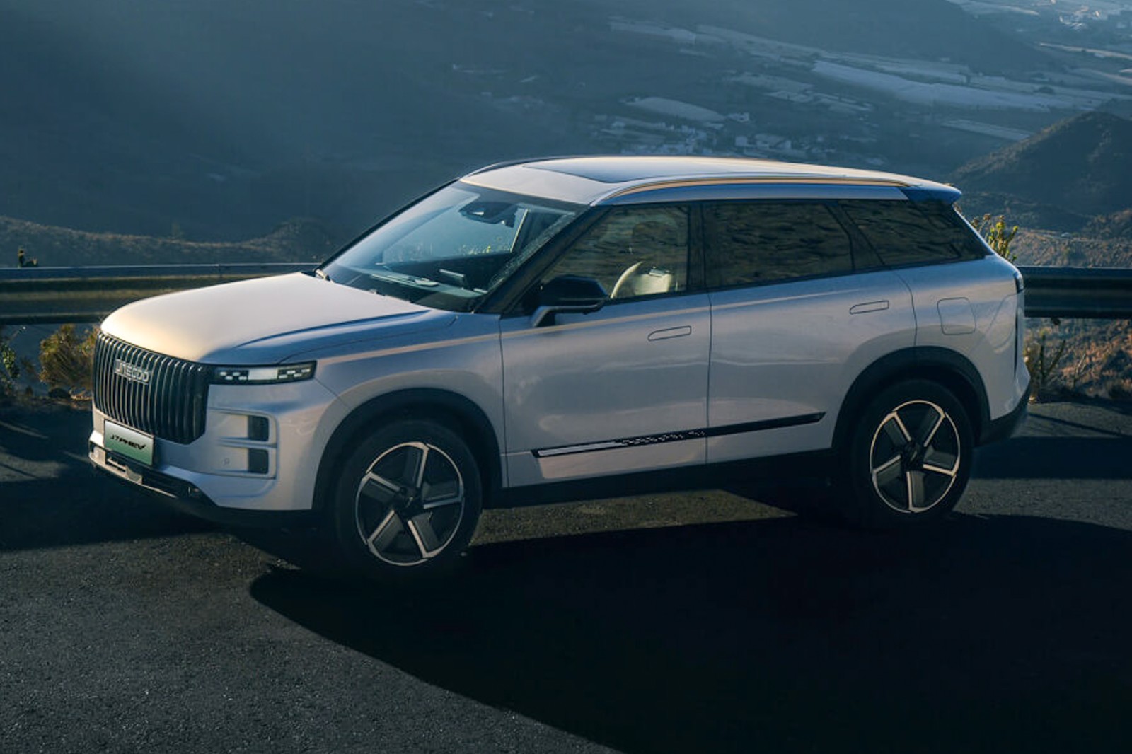 อย่างเป็นทางการ