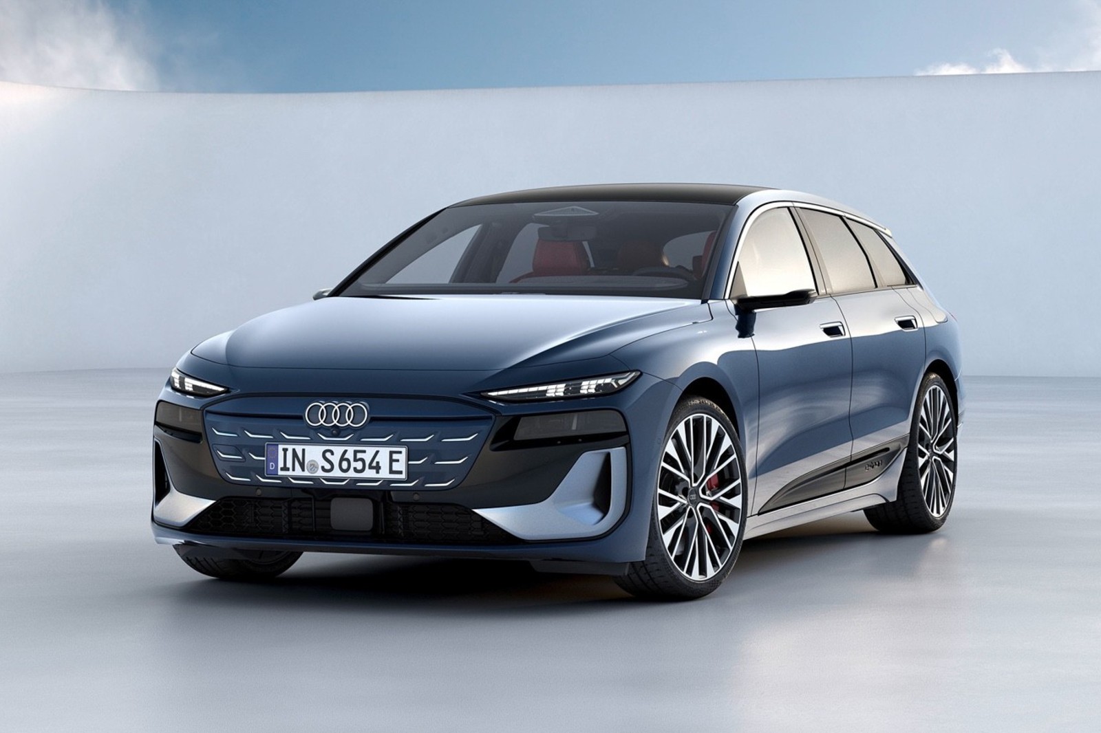 รูป Audi S6 e-tron Avant 2025
