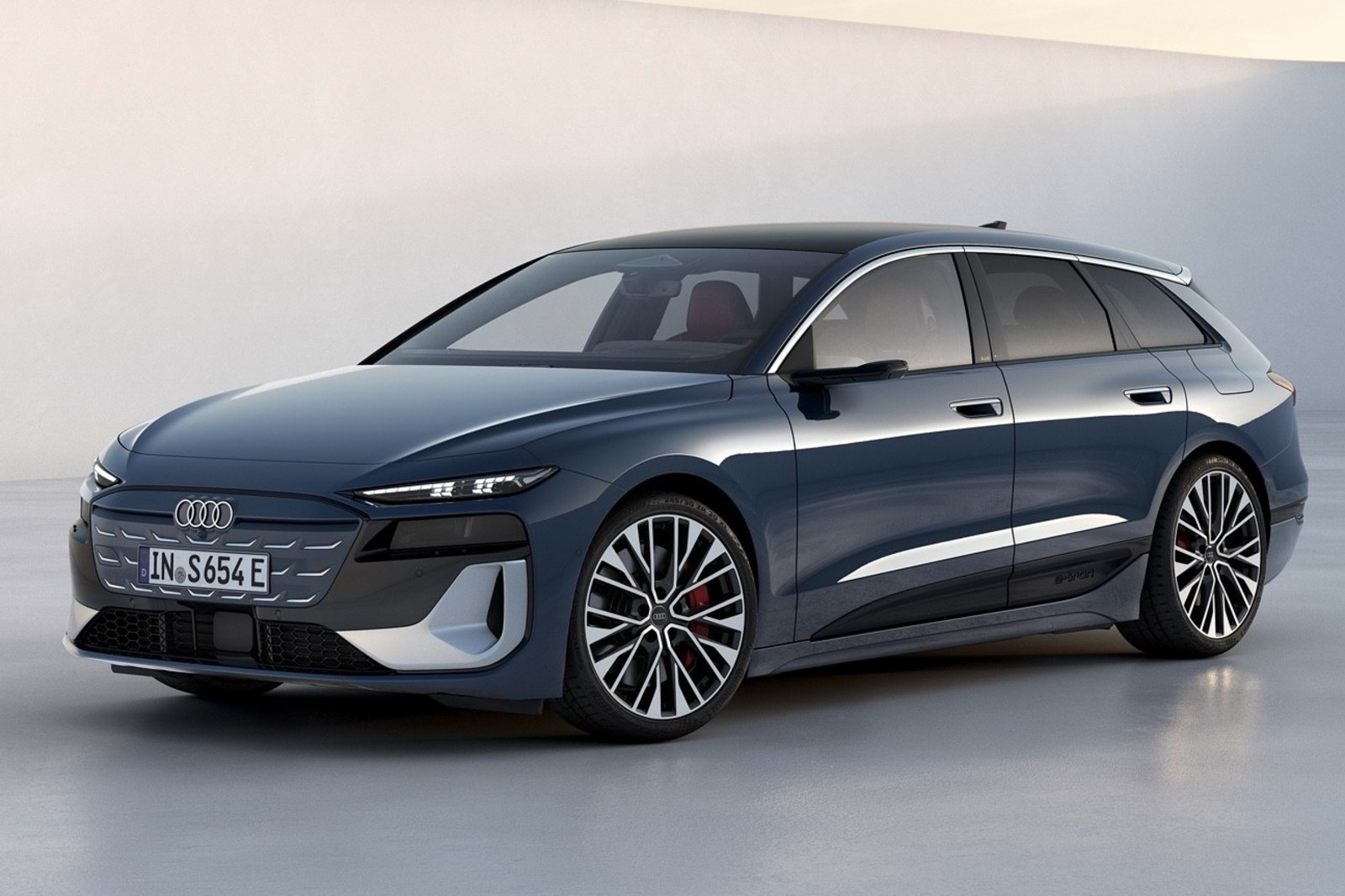 รูป Audi S6 e-tron Avant 2025