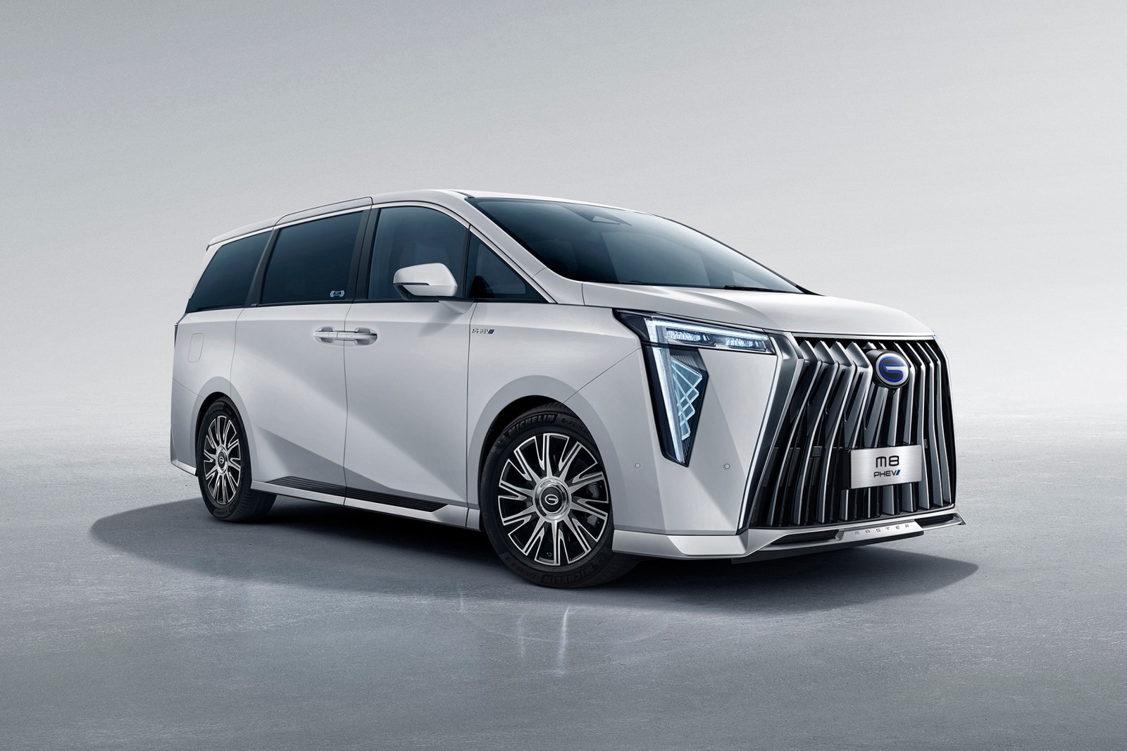 รูป GAC M8 PHEV 2.0 TM GX 2025