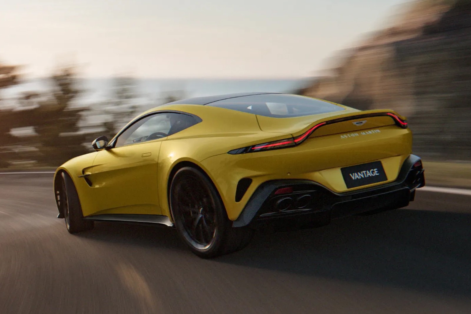 รูป Aston Martin V8 Vantage 2025
