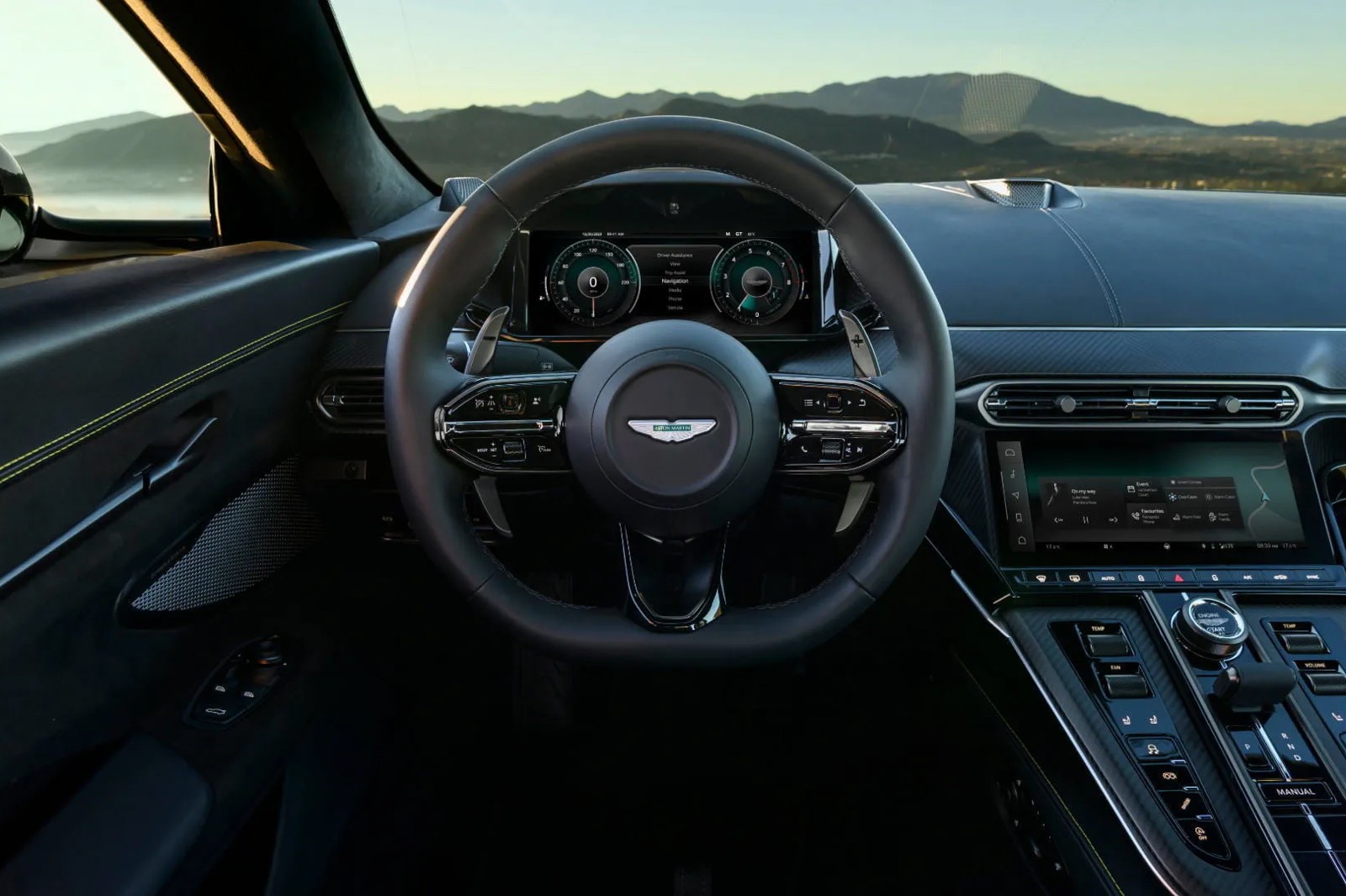 รูป Aston Martin V8 Vantage 2025