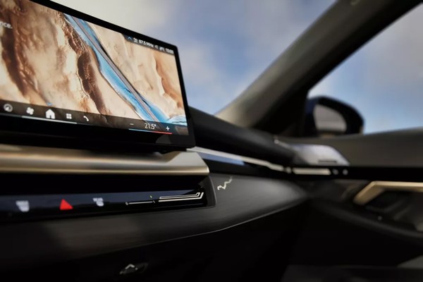 BMW 5 Series Sedan อย่างเป็นทางการ