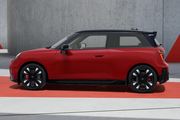 Mini 3-Door Hatch อย่างเป็นทางการ