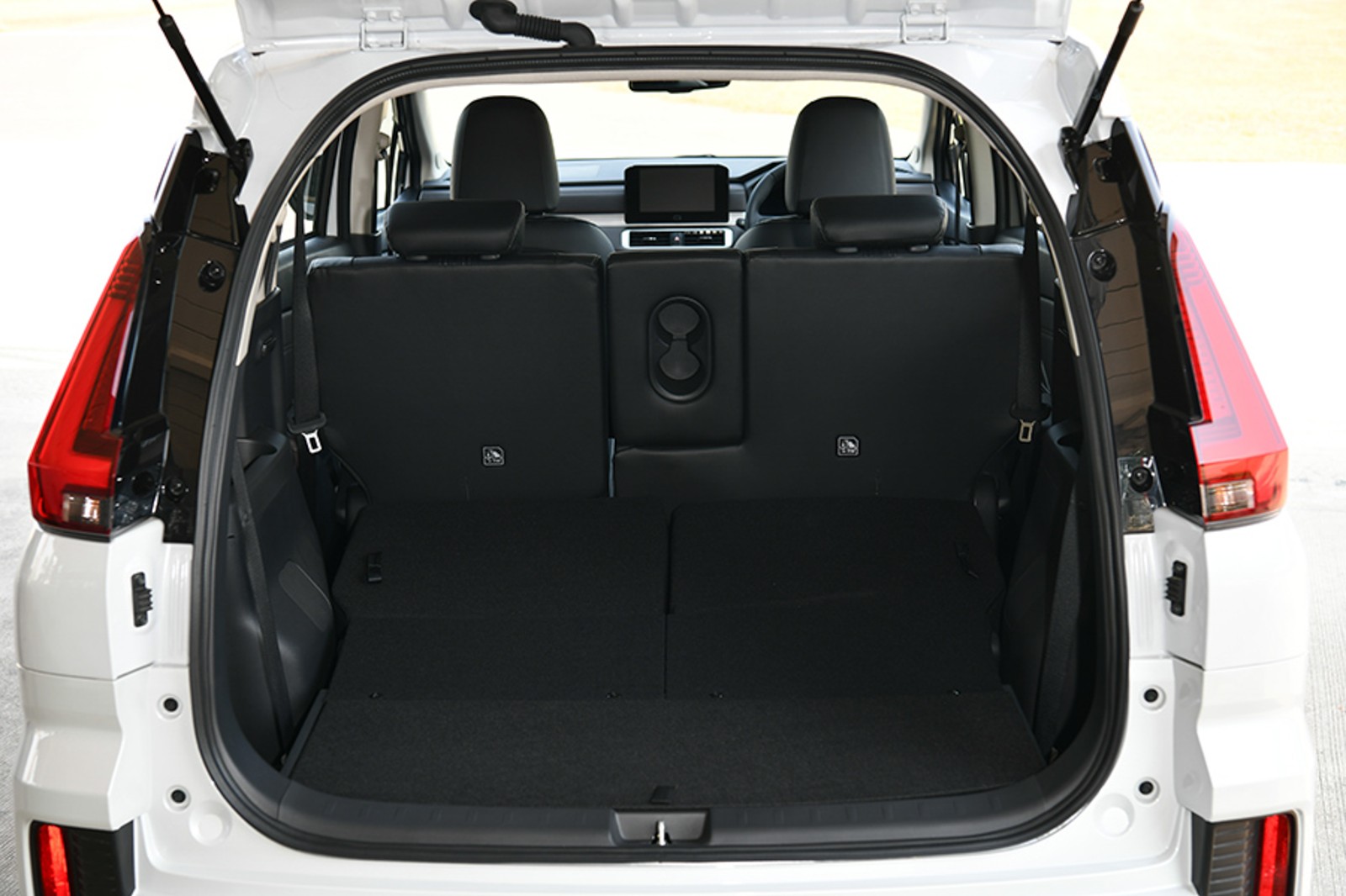 รูป Mitsubishi Xpander HEV PLAY 2025