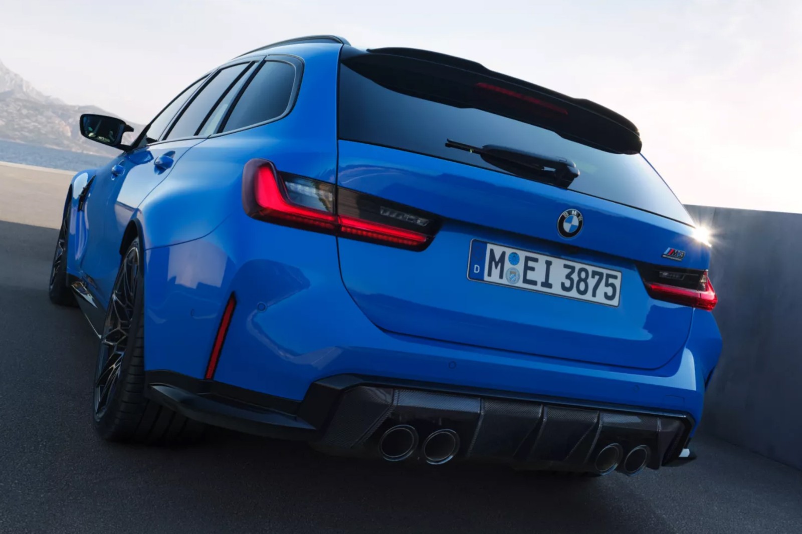 รูป BMW M3 Competition M xDrive Touring with Ceramic Brake 2025