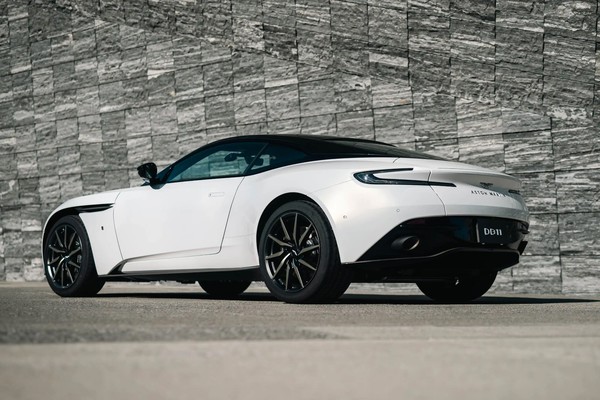 รูป Aston Martin Db11 2020