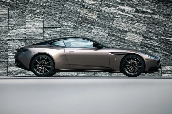 รูป Aston Martin Db11 2020