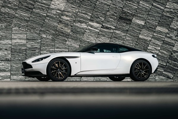 รูป Aston Martin Db11 5.2L