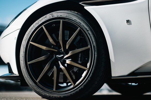 รูป Aston Martin Db11 2020