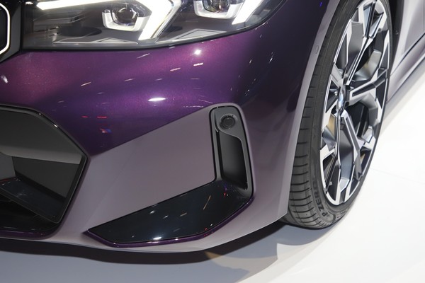 BMW 3 Series Sedan ภายนอก