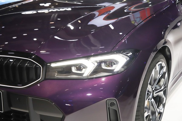 BMW 3 Series Sedan ภายนอก