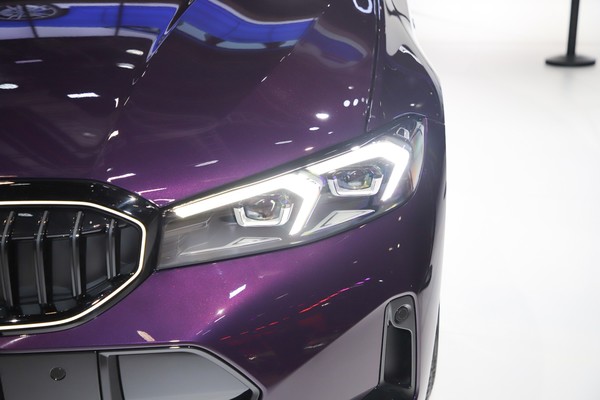 BMW 3 Series Sedan ภายนอก