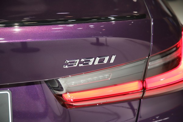 BMW 3 Series Sedan ภายนอก