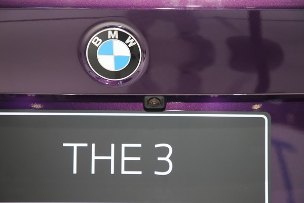 BMW 3 Series Sedan ภายนอก