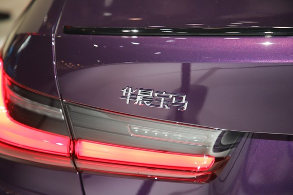 BMW 3 Series Sedan ภายนอก