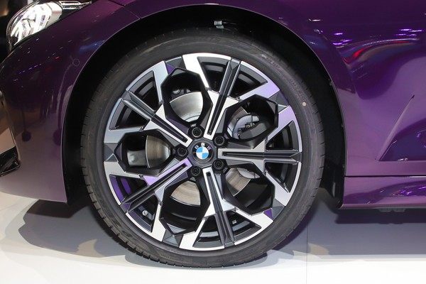 BMW 3 Series Sedan ภายนอก