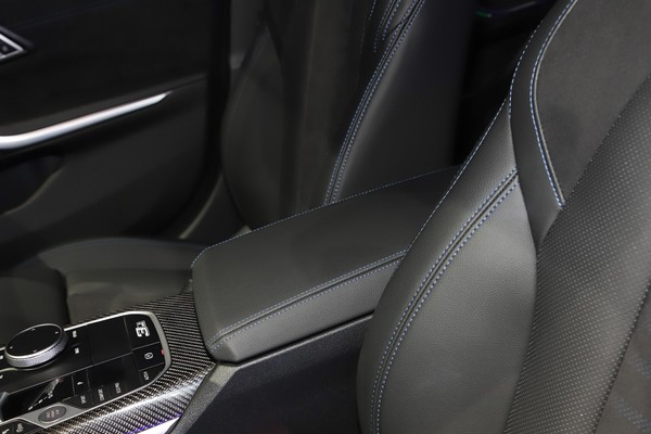 BMW 3 Series Sedan ภายใน