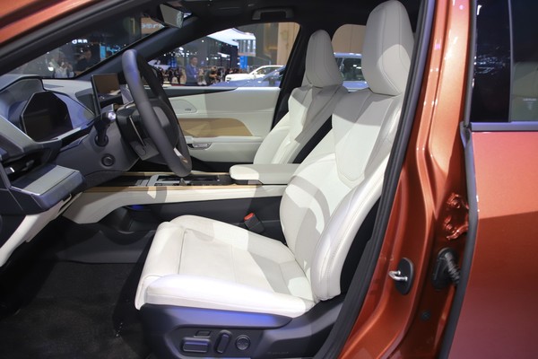 Lexus ES ภายใน