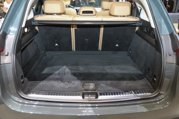 Mercedes-Benz GLE-Class พื้นที่