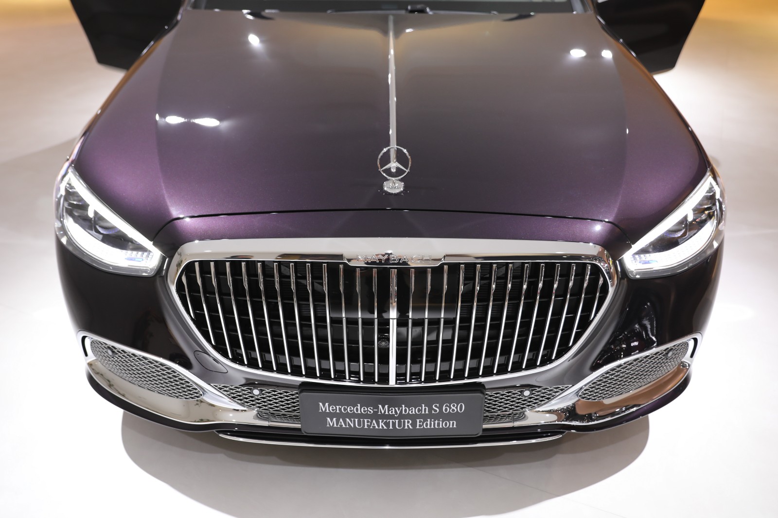 หน้ารถ Mercedes-Benz Maybach S-Class