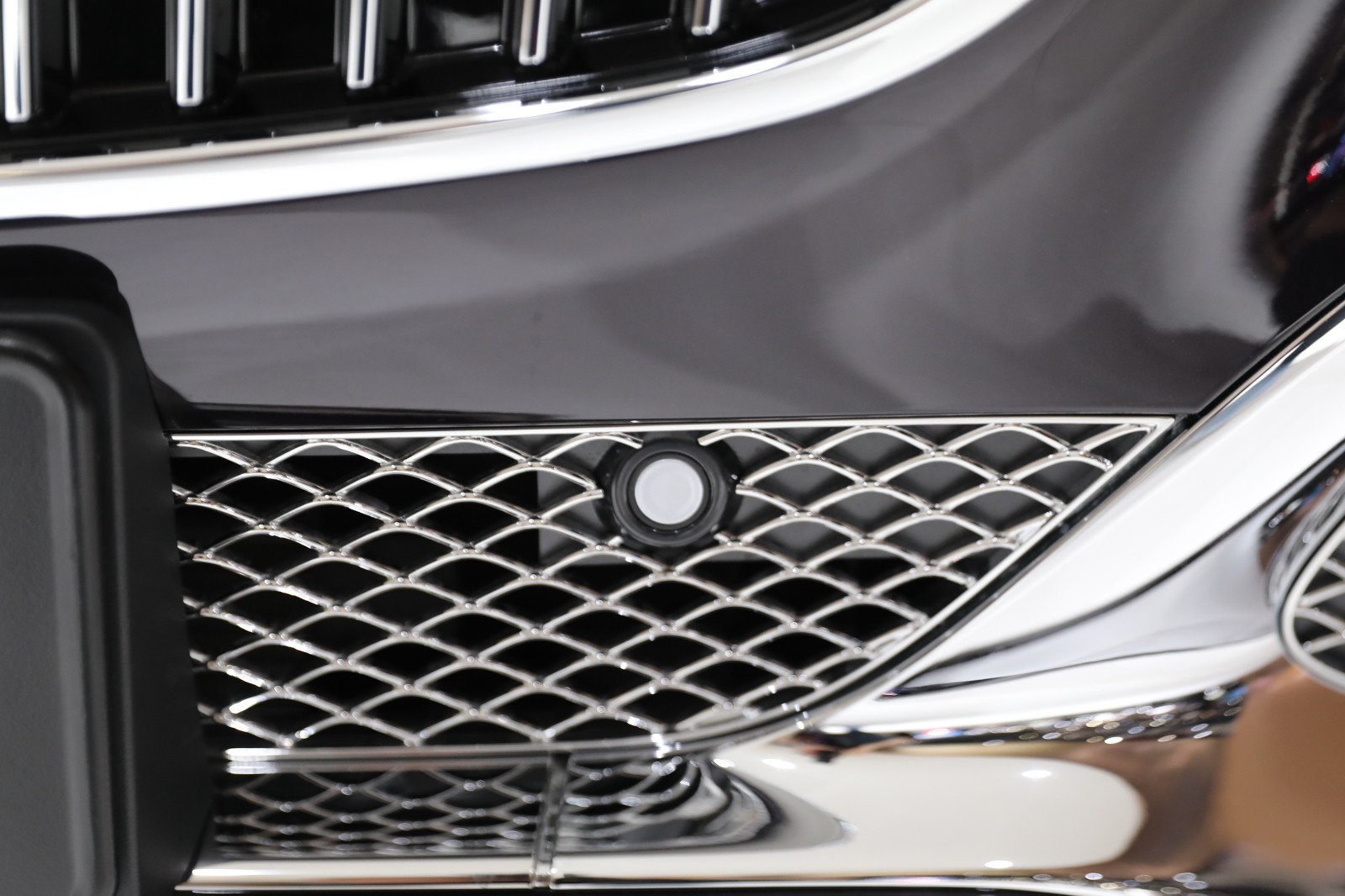 หน้ารถ Mercedes-Benz Maybach S-Class