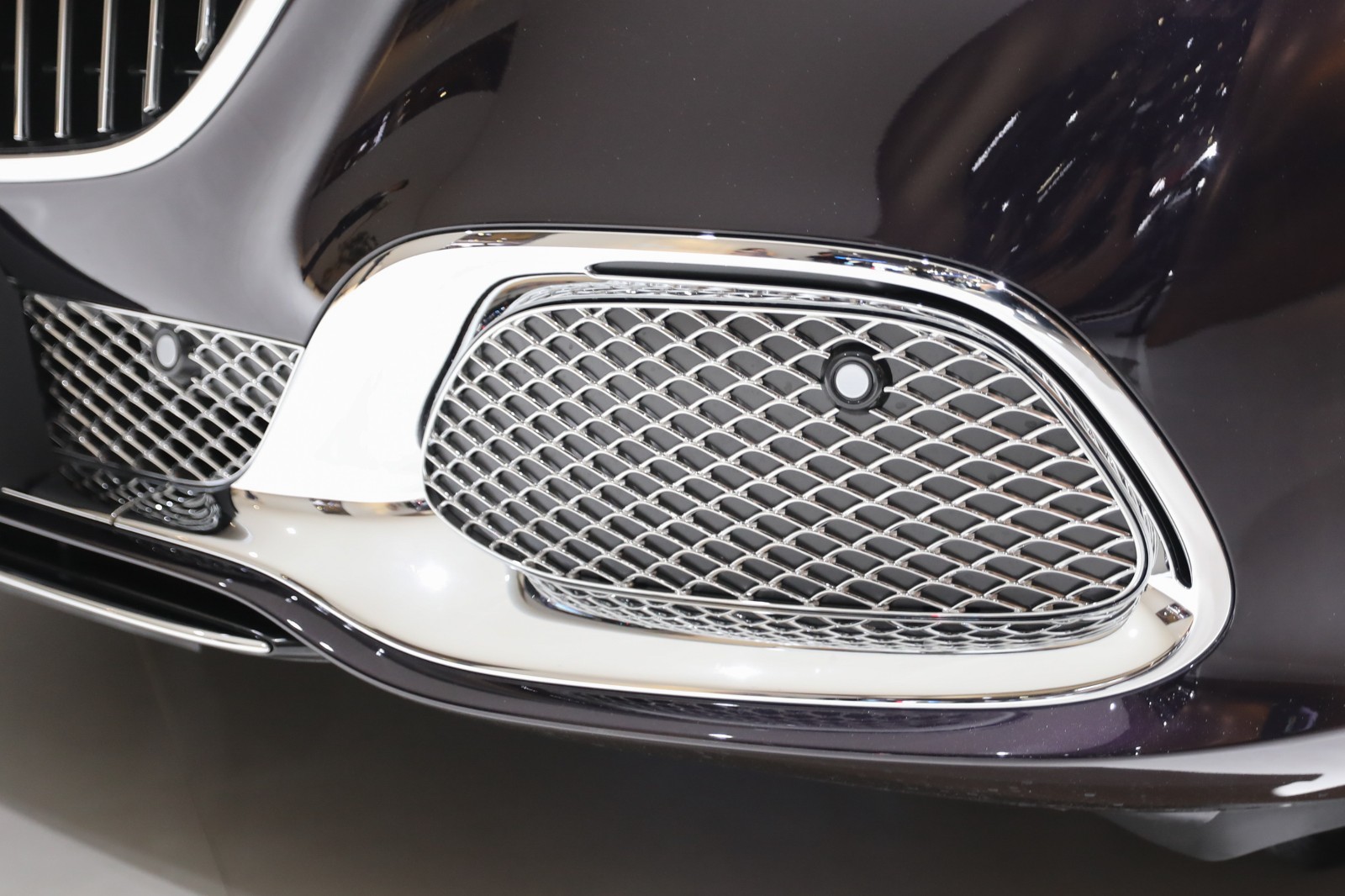 หน้ารถ Mercedes-Benz Maybach S-Class