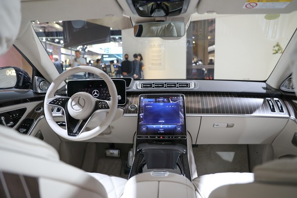 Mercedes-Benz Maybach S-Class ภายใน