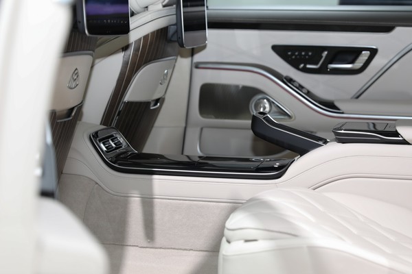 Mercedes-Benz Maybach S-Class ภายใน